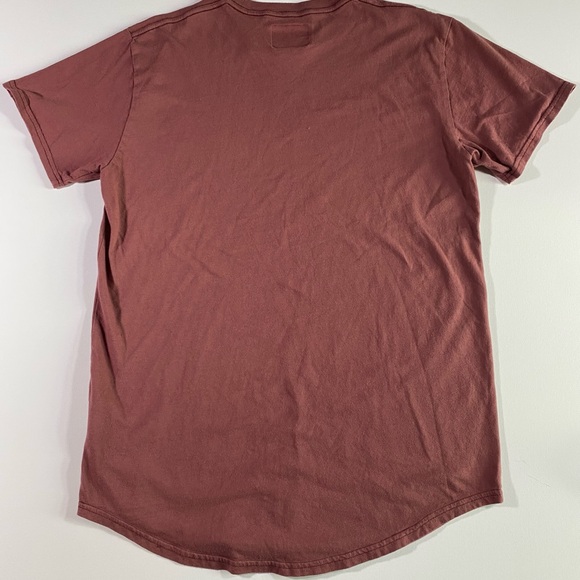 Hollister Men's Burgundy Casual T-Shirt, size Medium Long - Picture 2 of 7